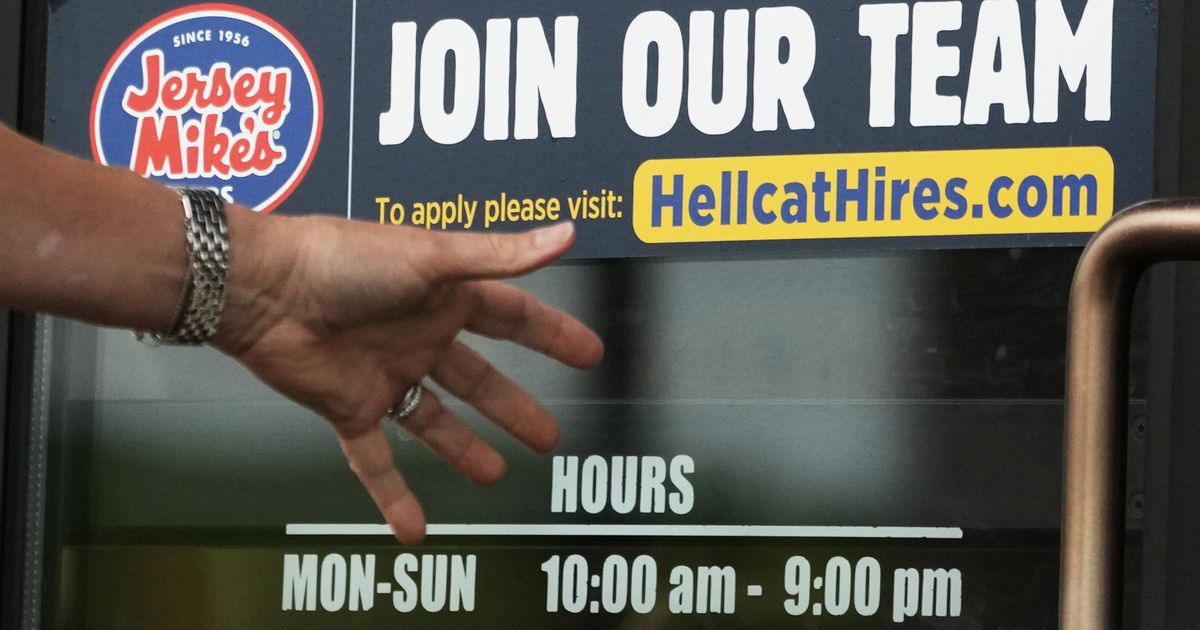 Unemployment claims register their highest level in 8 months
