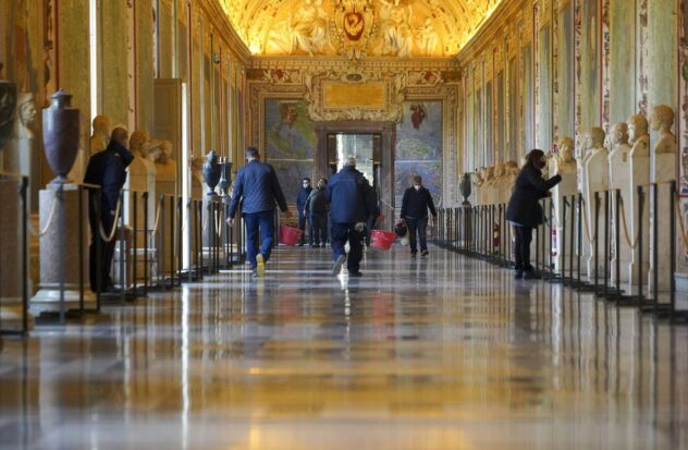 Vatican Museums employees demand better working conditions from the Pope
