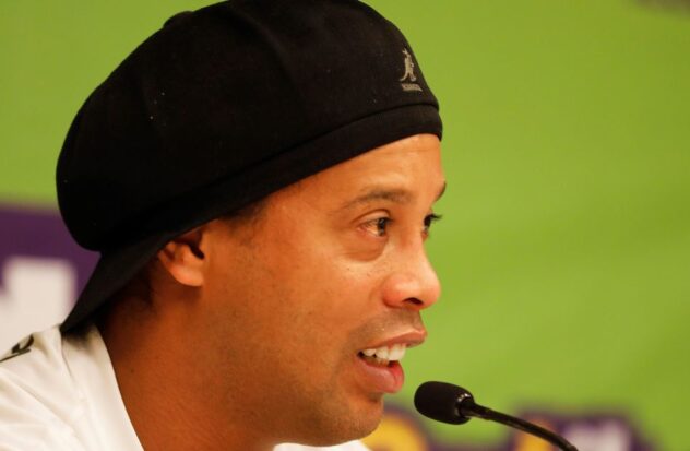 Brazil fails in its debut and agrees with Ronaldinho
