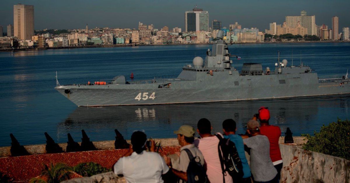 Canadian warship arrives in Cuba after presence of Russian and US submarines
