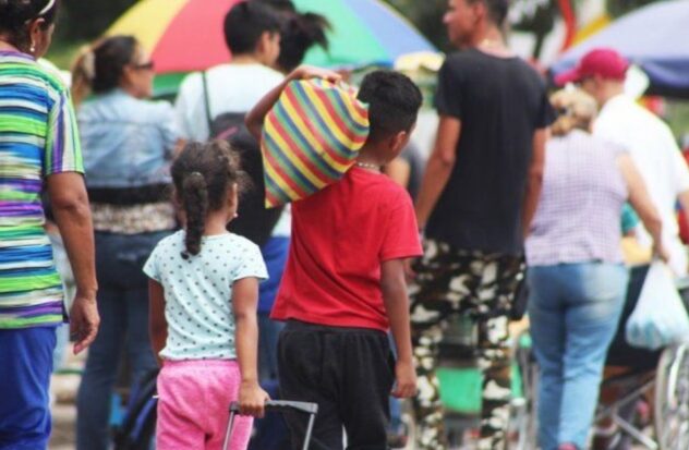 Colombia regularizes guardians of Venezuelan migrant children
