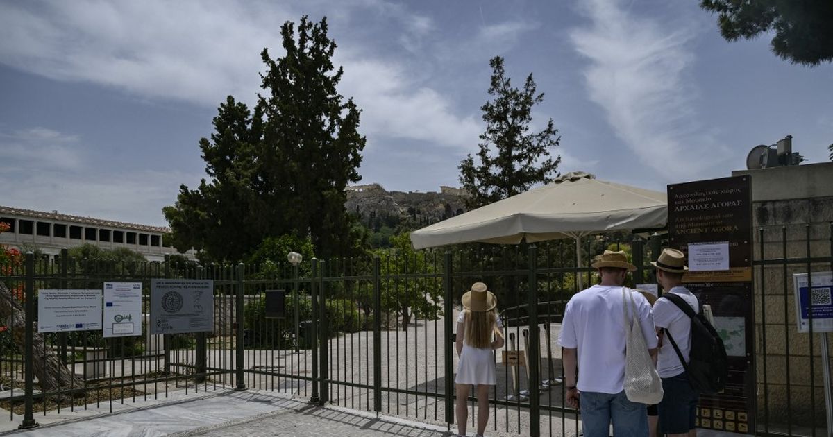 Greece closes Acropolis due to heat wave
