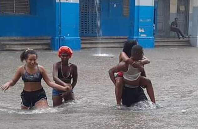 Heavy rains cause landslides, floods and a shortage of drinking water in Havana
