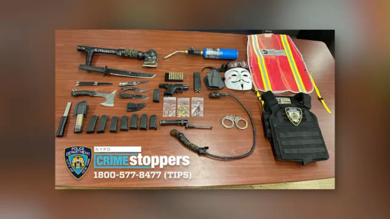 Man arrested with guns and ammunition in his car