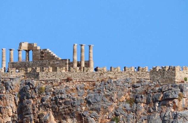 The Acropolis of Athens closes due to heat

