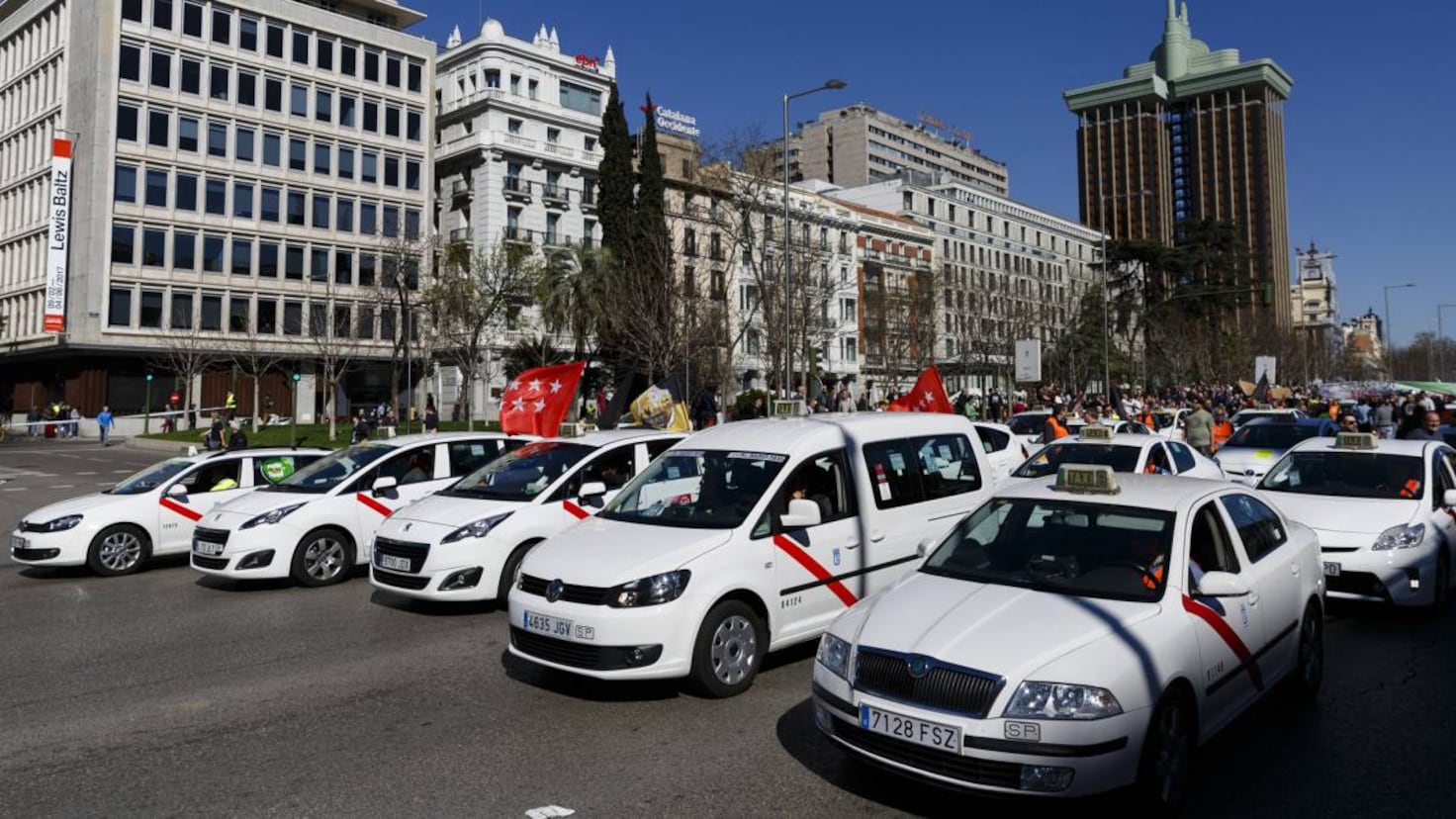 The reason why Madrid taxis are white and have a red line on the door