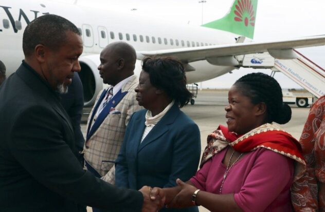 The vice president of Malawi and 9 other people die in a plane crash
