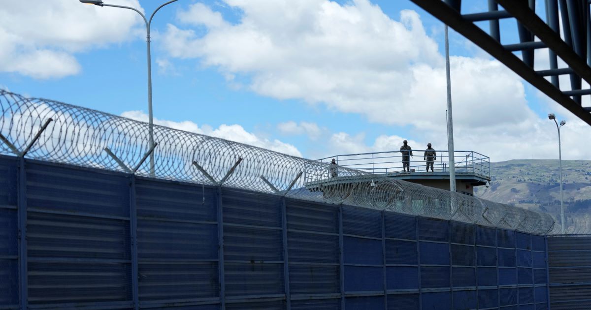 They build a maximum security prison for 800 prisoners in Ecuador