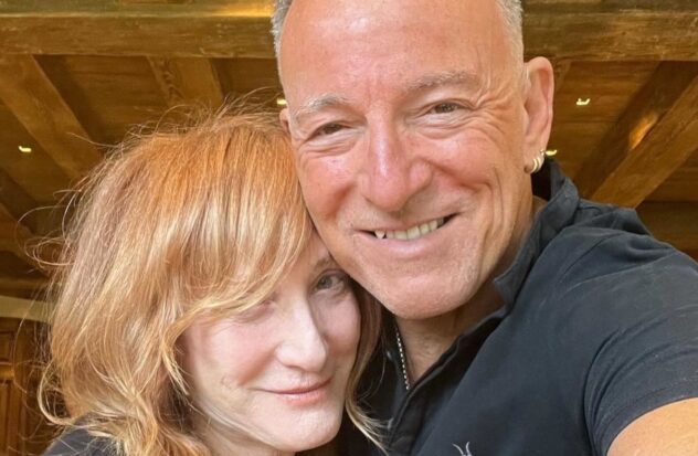 This is Bruce Springsteen's personal life: married to his backup singer for 33 years
