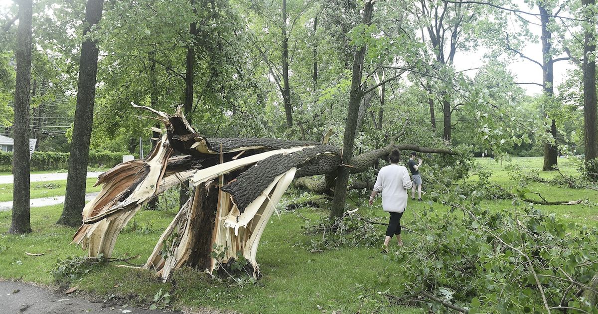  Tornado hits Michigan, killing child;  another in Maryland leaves 5 injured

