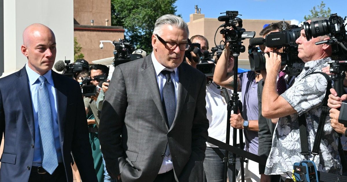 Alec Baldwin avoids the press on the first day of the manslaughter trial
