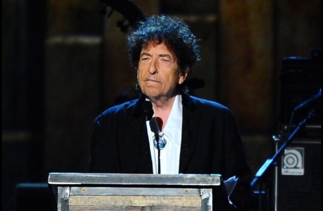 Bob Dylan prepares the release of the album The 1974 Live Recordings
