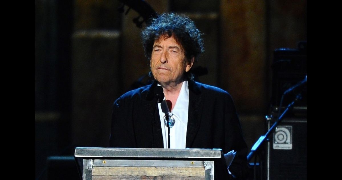 Bob Dylan prepares the release of the album The 1974 Live Recordings