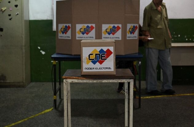 Closing of polling stations begins in Venezuela
