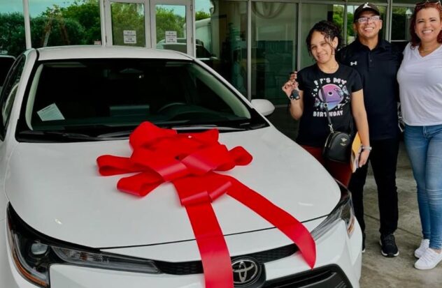 Cuqui La Mora's brother and sister-in-law buy a car less than a year after arriving in the U.S.
