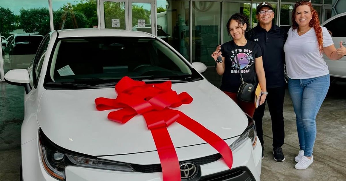 Cuqui La Mora's brother and sister-in-law buy a car less than a year after arriving in the U.S.