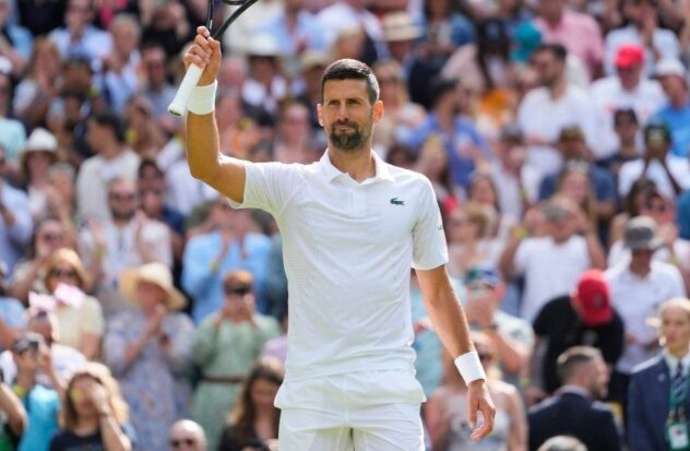 Djokovic struggles to advance to the third round of Wimbledon
