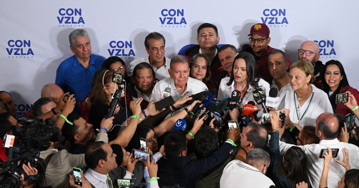 Ecuador calls for OAS meeting to address Maduro fraud