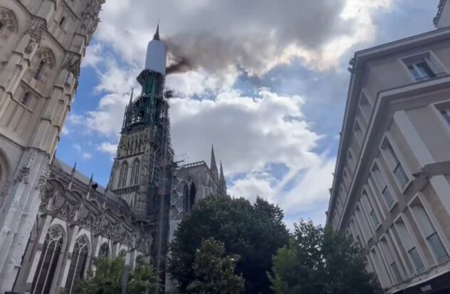 Fire in France: Rouen Cathedral on fire
