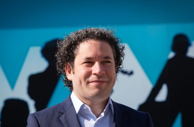 Gustavo Dudamel receives honorary title of Friend of Barcelona
