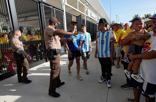 Lack of control outside the stadium allows thousands of people to enter the Copa America final without tickets
