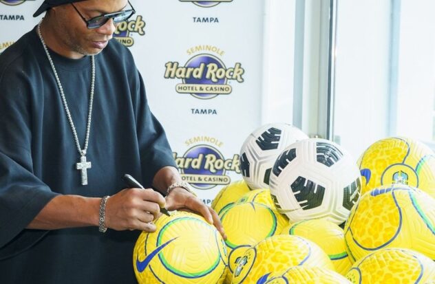 Legendary Ronaldinho sets the party in Florida for the Copa America
