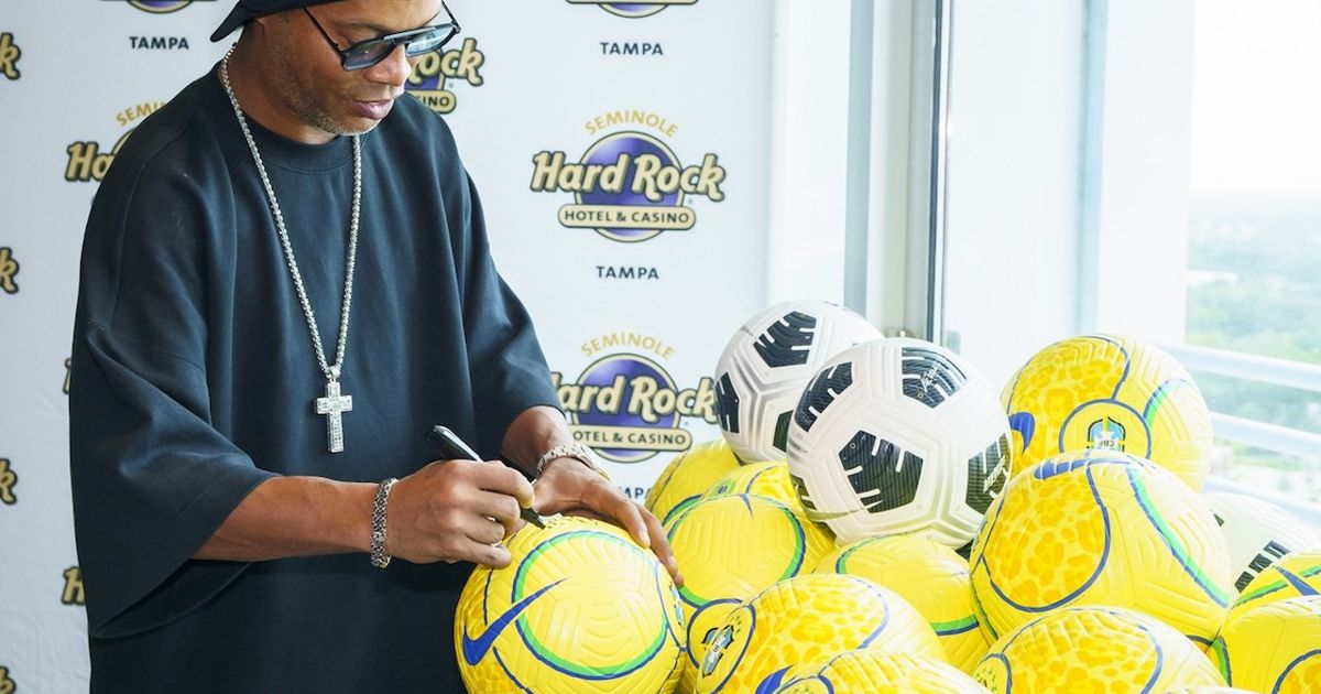 Legendary Ronaldinho sets the party in Florida for the Copa America