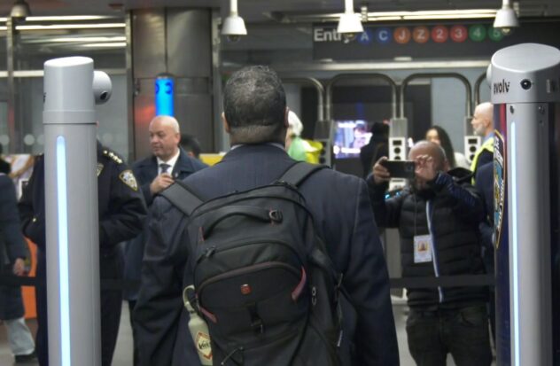 Mayor says there will be weapons detectors in the subway
