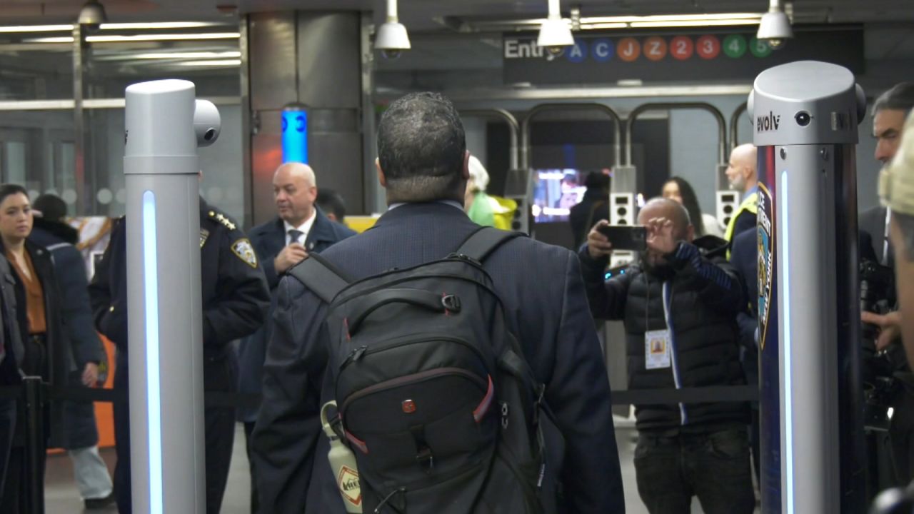Mayor says there will be weapons detectors in the subway