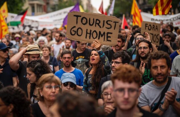Spain expects record visitor numbers amid protests: Tourists, go home
