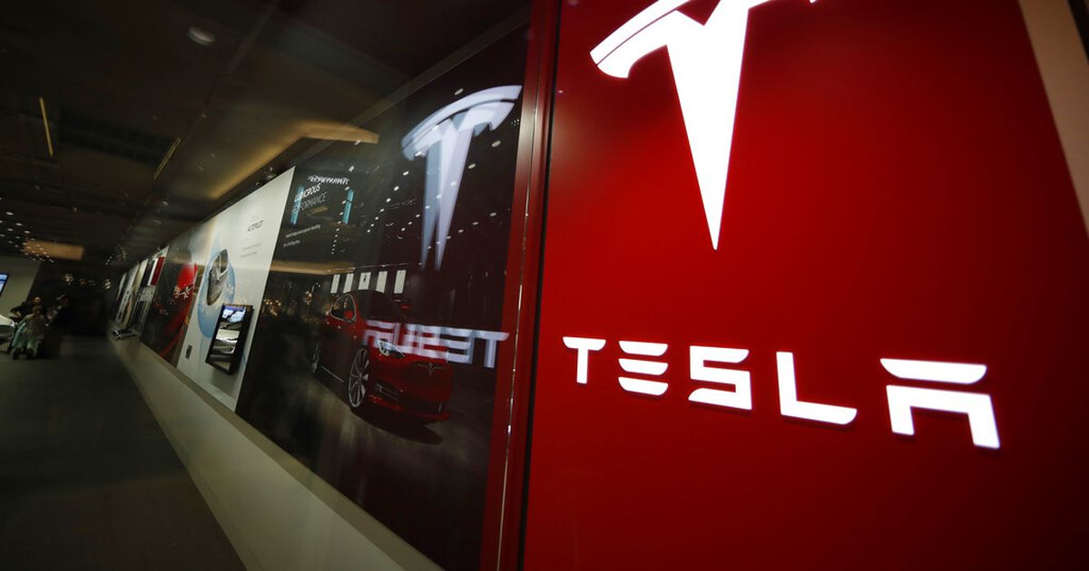 Tesla delays presentation of its autonomous robotaxi