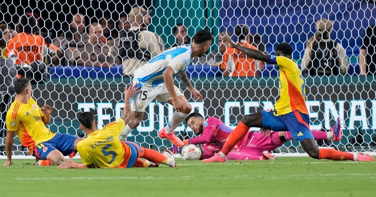 The second extra time between Argentina and Colombia begins