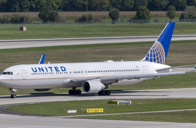 United Airlines jet lands in Florida after passenger fights with flight attendant
