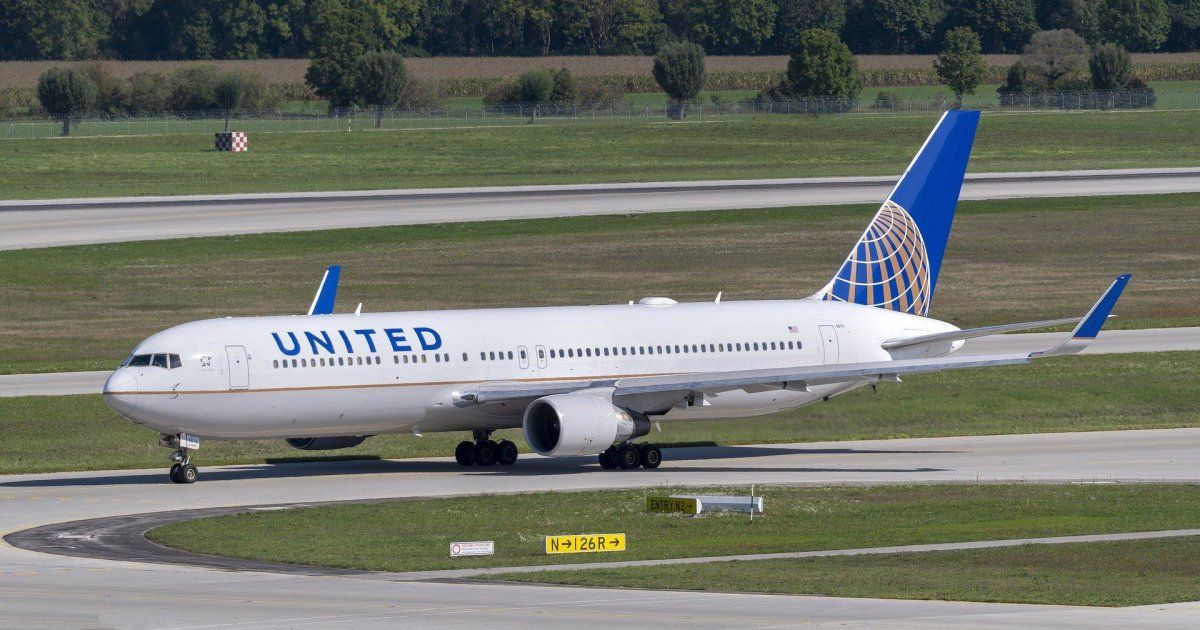 United Airlines jet lands in Florida after passenger fights with flight attendant
