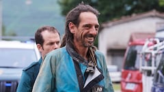 The rescued speleologist arrives at the La Gndara Pavilion in Soba, on June 24, 2024, in Soba, Cantabria (Spain). The two speleologists from Castilla y León, a woman from Valladolid and a man from Salamanca, who were missing in a cave in Soba have been located unharmed inside the cavity by members of the GREIM of the Civil Guard in the area known as the Sima del Sombrero. The rescue teams of the Government of Cantabria have been since 7:00 a.m. this Monday checking three galleries of the Garma Ciega-Sima del Sombrero cave, in Soba, after not having found them in the traverse that appeared in their route, which is the main one. JUNE 24, 2024 César Ortiz / Europa Press 06/24/2024