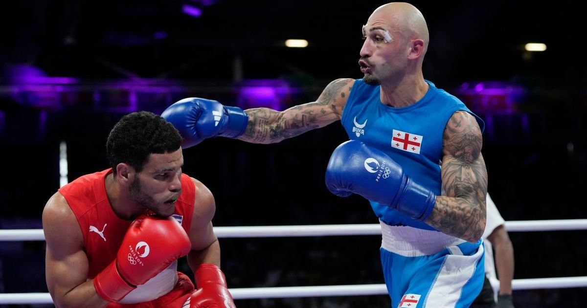 Cuban Erislandy Alvarez reaches lightweight final in Paris