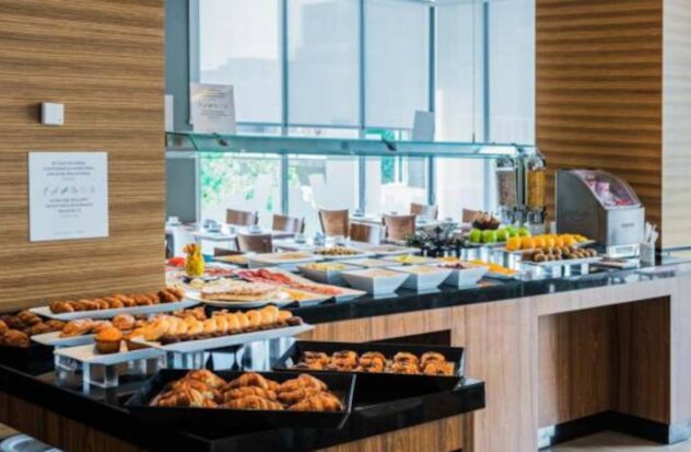 Is it legal to take food from a hotel buffet and when can you request a picnic?
