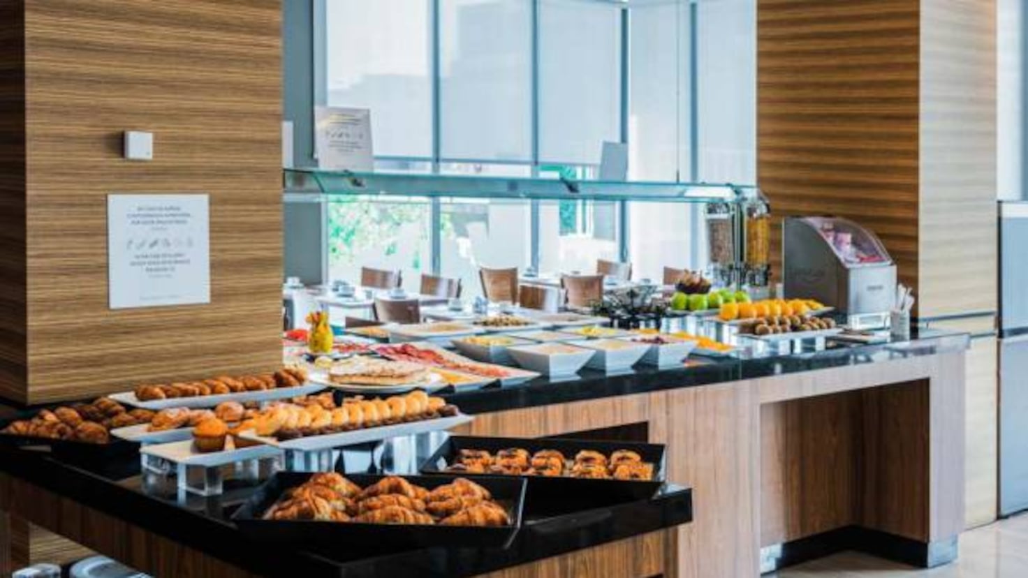 Is it legal to take food from a hotel buffet and when can you request a picnic?