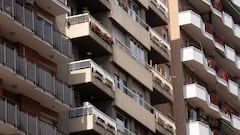 Facade of a building, April 25, 2023, in Barcelona, ​​Catalonia (Spain). The supply of rental housing has fallen by 51% in Barcelona since the beginning of the legislature, in 2019, according to a statement from Idealista today. Barcelona is the second provincial capital in which the rental stock has decreased the most, only behind Cuenca (-59%) and ahead of Pontevedra (-48%) and Valencia (-45%). In the rest of the Catalan provincial capitals, the reduction has been 35% in Girona, 34% in Lleida and 21% in Tarragona. In Catalonia as a whole, the reduction has been 41%, the autonomous community in which the rental housing stock has fallen the most.  25 APRIL 2023;HOUSING;ECONOMY;SOCIETY;RENT;BUYING AND SELLING;APARTMENTS; David Zorrakino / Europa Press 04/25/2023