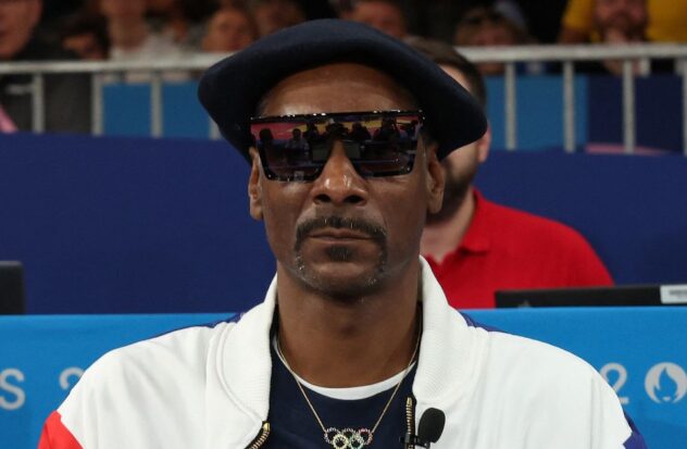 Snoop Dogg dresses up as a horseman at Versailles
